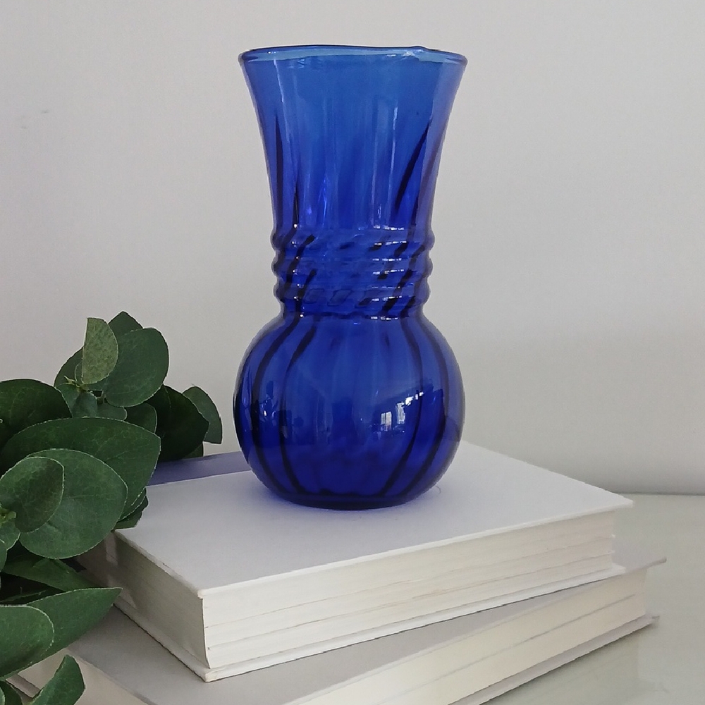 Indiana Glass Cobalt Blue Vase 6.25" Handblown Optic Swirl ILLUSIONS Pattern